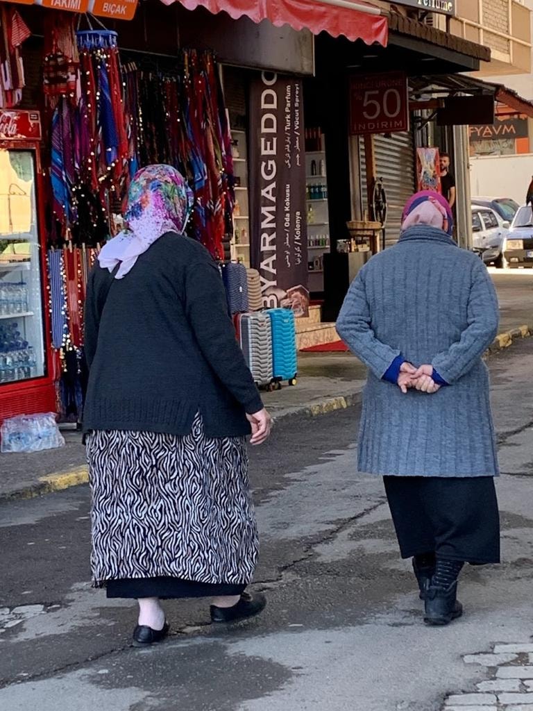 Two ladies on the street in Trabzon, Türkiye